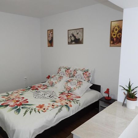 Simoliv Home โอโตเปนี ภายนอก รูปภาพ
